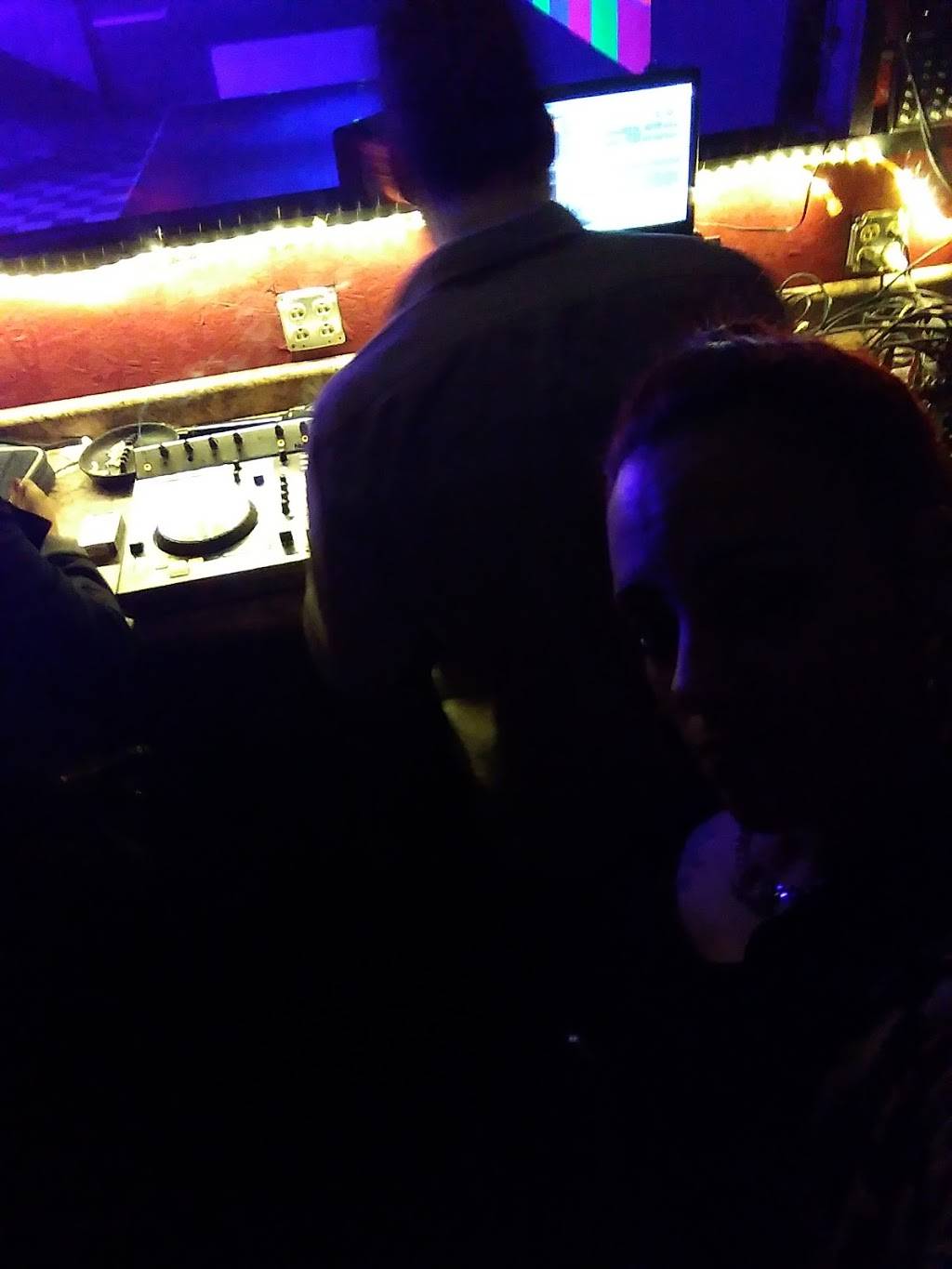 Mile High Club Bar & Grill | restaurant | 2308 Airport Blvd, Cayce, SC 29033, USA | 8039260110 OR +1 803-926-0110