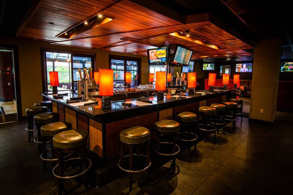 Houlihans | restaurant | 275 S Airport Blvd, South San Francisco, CA 94080, USA | 6505882265 OR +1 650-588-2265