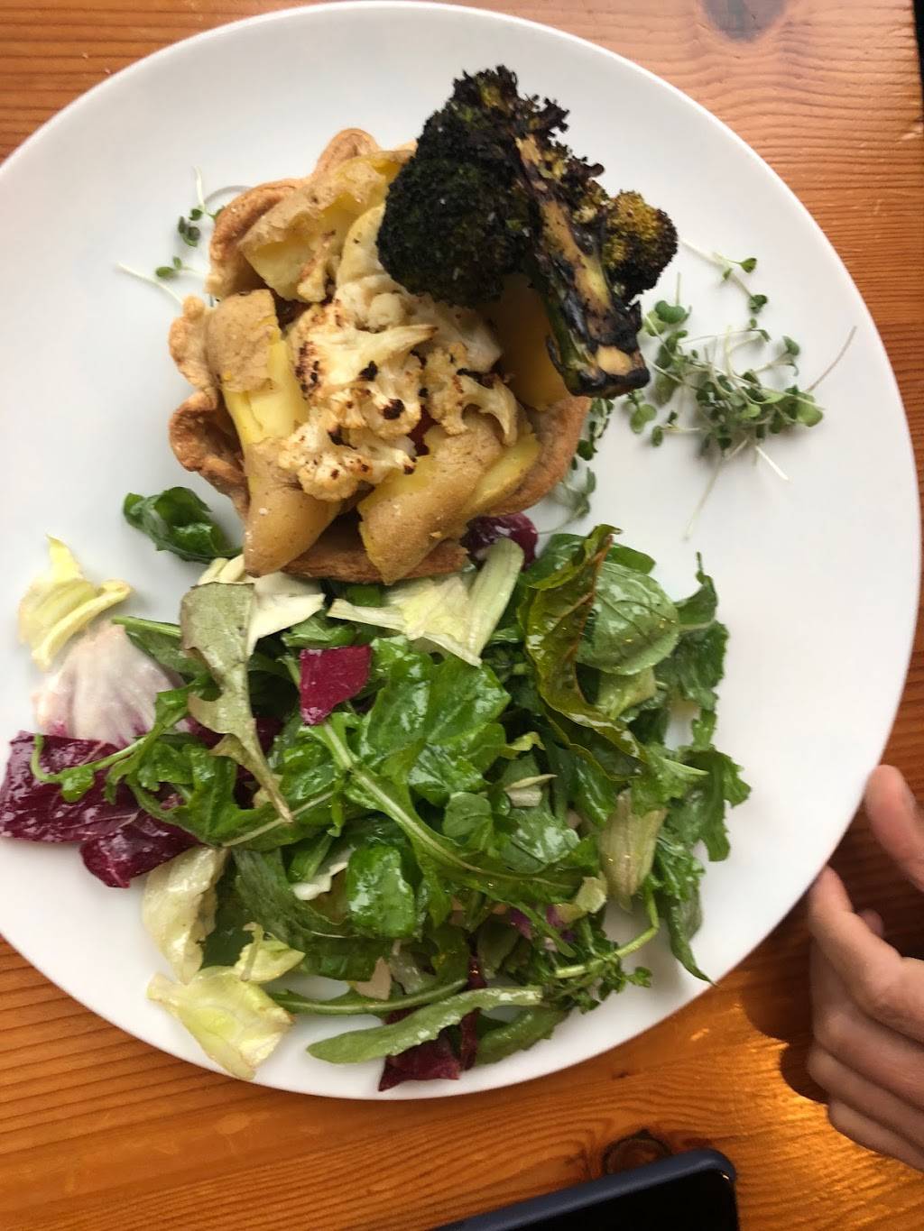 Cafe Belong | cafe | 550 Bayview Ave, Toronto, ON M4W 3X8, Canada | 4169018234 OR +1 416-901-8234