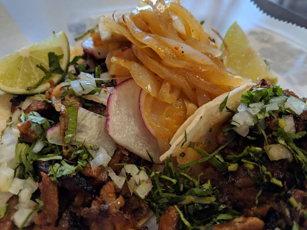 Tacos y Mariscos Lindo México | restaurant | 917B Gallatin Pike S, Madison, TN 37115, USA | 6158652646 OR +1 615-865-2646