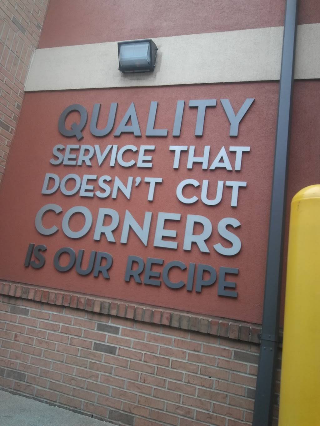 Wendys | restaurant | 14001 Livernois, Detroit, MI 48238, USA | 3139356271 OR +1 313-935-6271