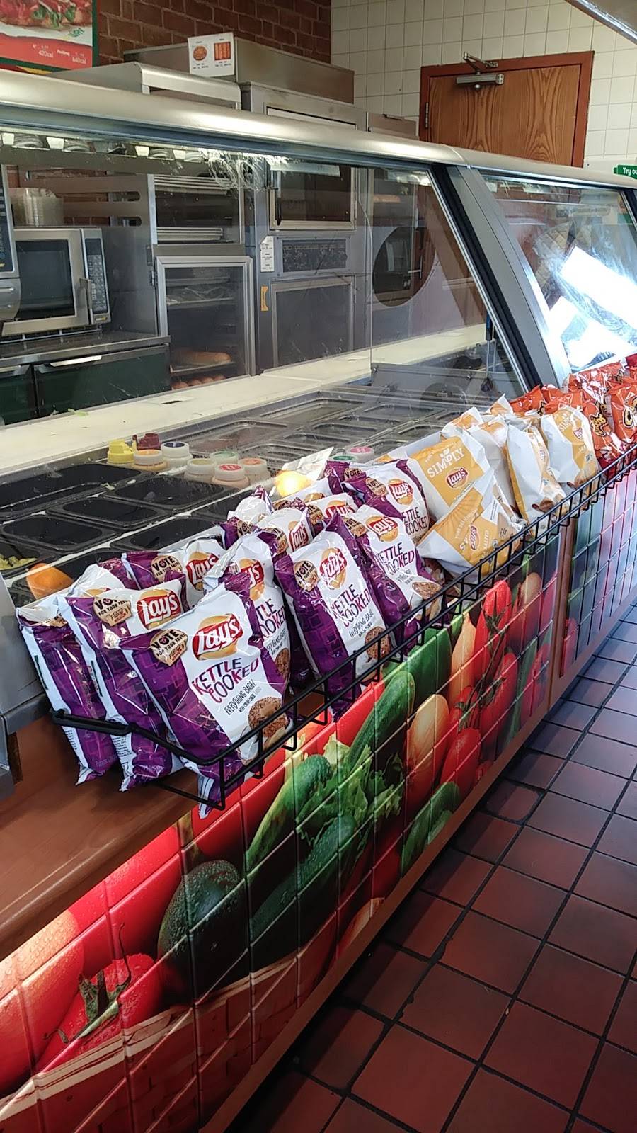 Subway | restaurant | 4803 N Broadway, Knoxville, TN 37918, USA | 8656895507 OR +1 865-689-5507