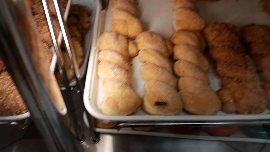 Yum Yum Donuts | bakery | 380 E 6th St, Beaumont, CA 92223, USA | 9518459069 OR +1 951-845-9069