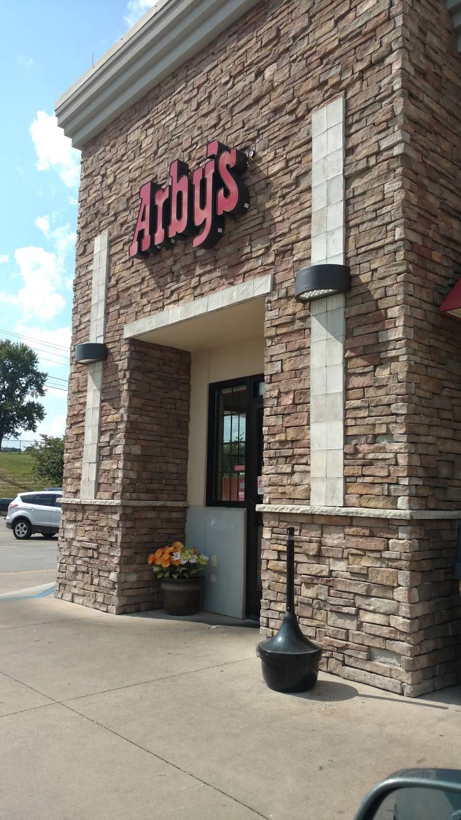 Arbys | restaurant | 1623 Bear Creek Pike, Columbia, TN 38401, USA | 9313884829 OR +1 931-388-4829