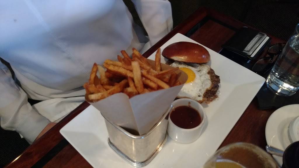 Ellas Fine Food & Drink | restaurant | 2 Tower St, Westerly, RI 02891, USA | 4013150606 OR +1 401-315-0606