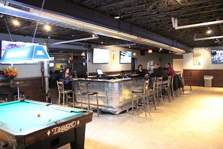 The Landing Strip Bar and Grill | restaurant | 9820 Lawrence Ave, Schiller Park, IL 60176, USA | 8474473024 OR +1 847-447-3024