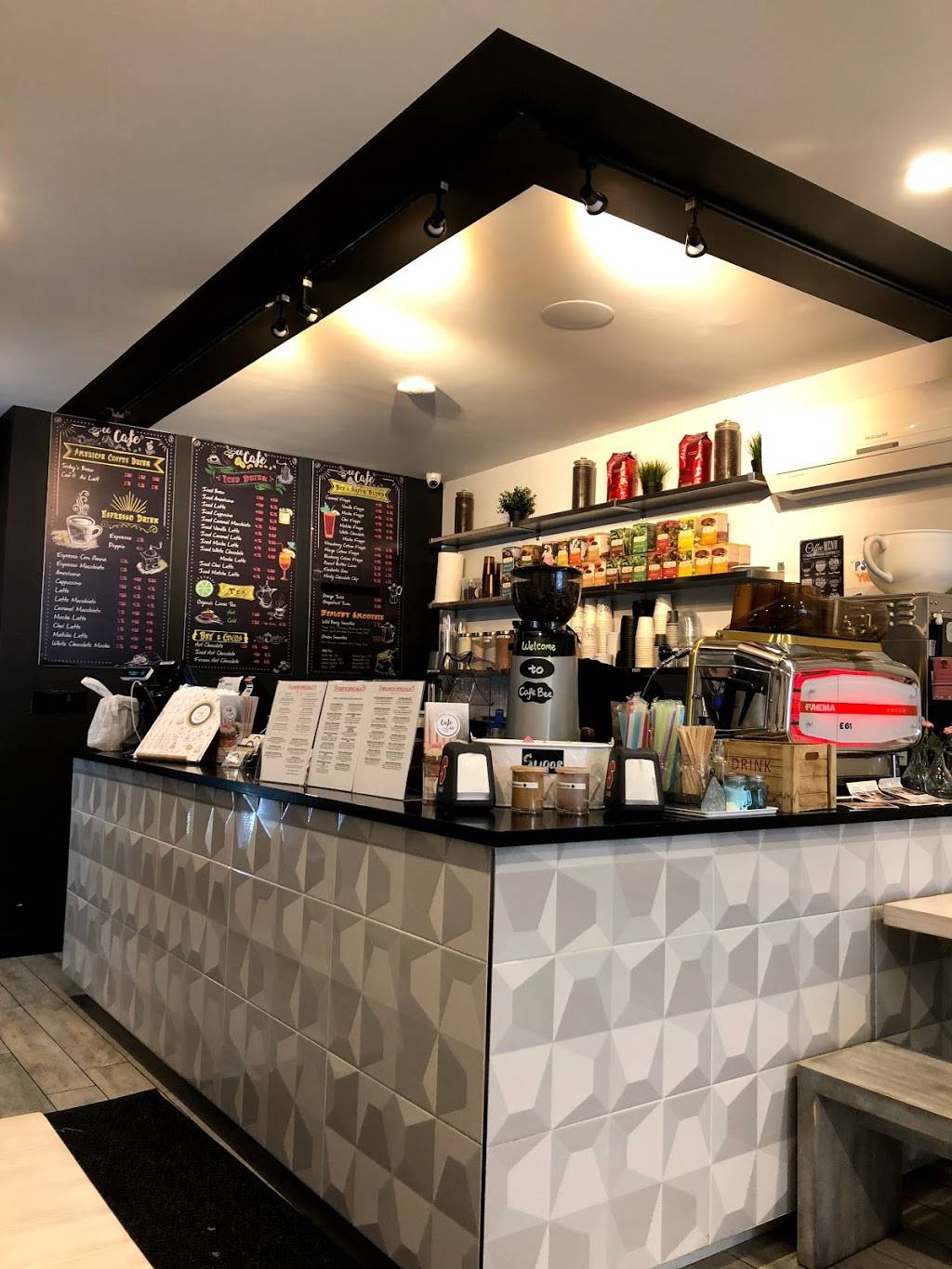 Cafe Bee | restaurant | 239 W 72nd St, New York, NY 10023, USA | 2127122227 OR +1 212-712-2227