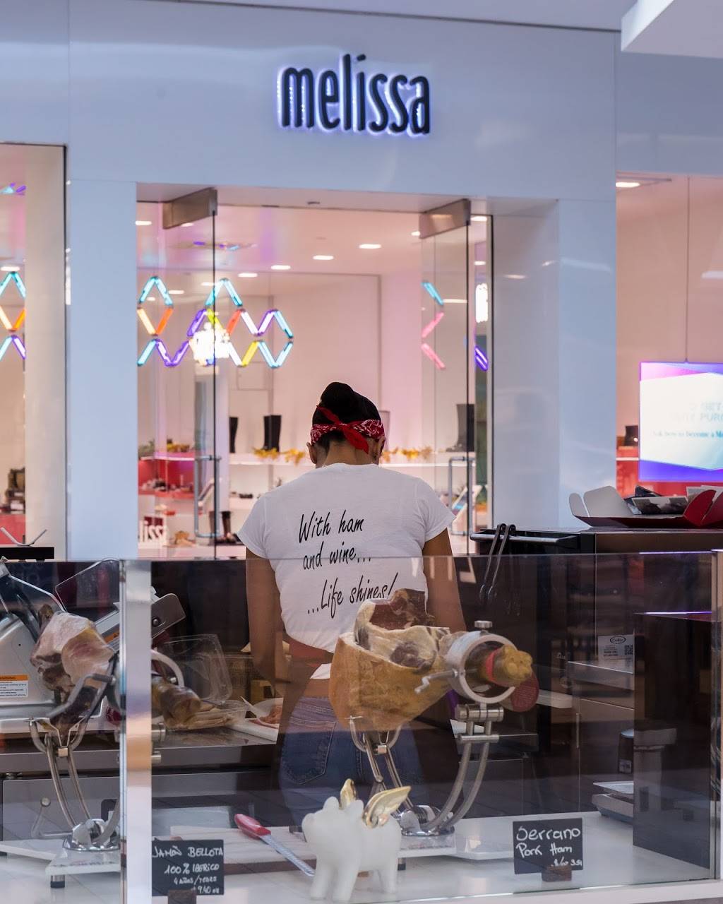 La Jamoteca Inc | restaurant | 7535 N Kendall Dr, Miami, FL 33156, USA | 3059995243 OR +1 305-999-5243