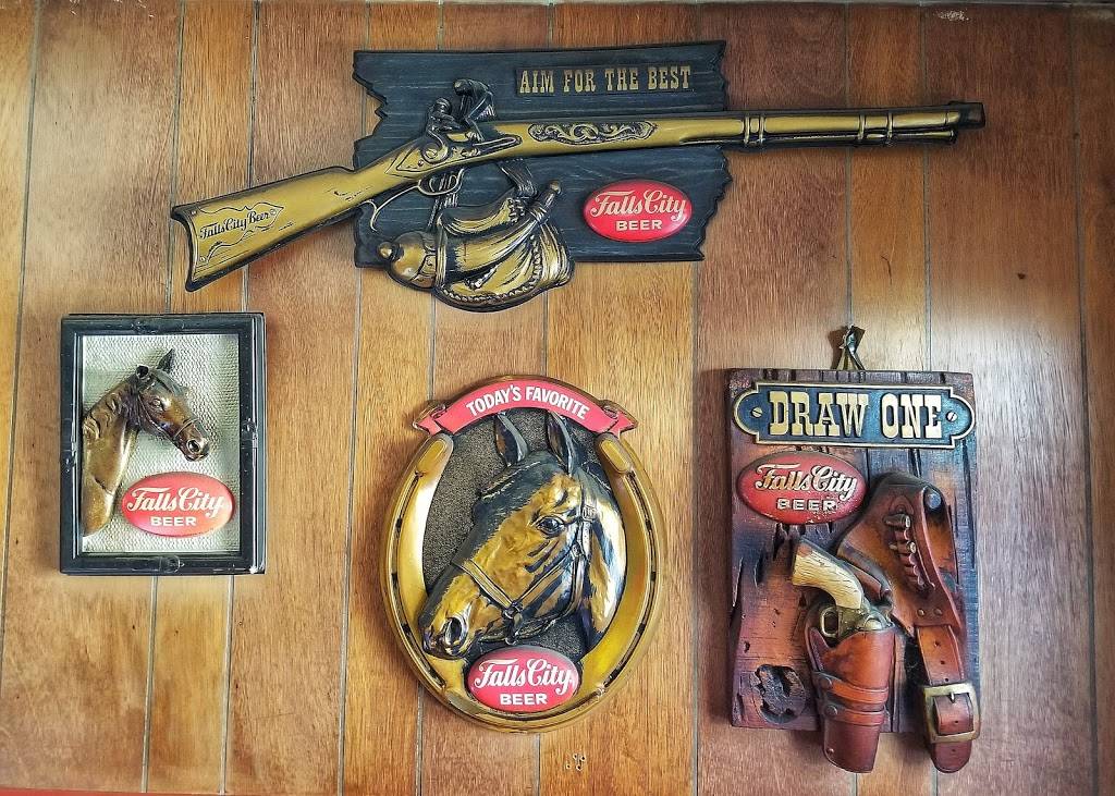 Hill Top Restaurant | restaurant | 100 Jones St, Quinwood, WV 25981, USA | 3044386718 OR +1 304-438-6718