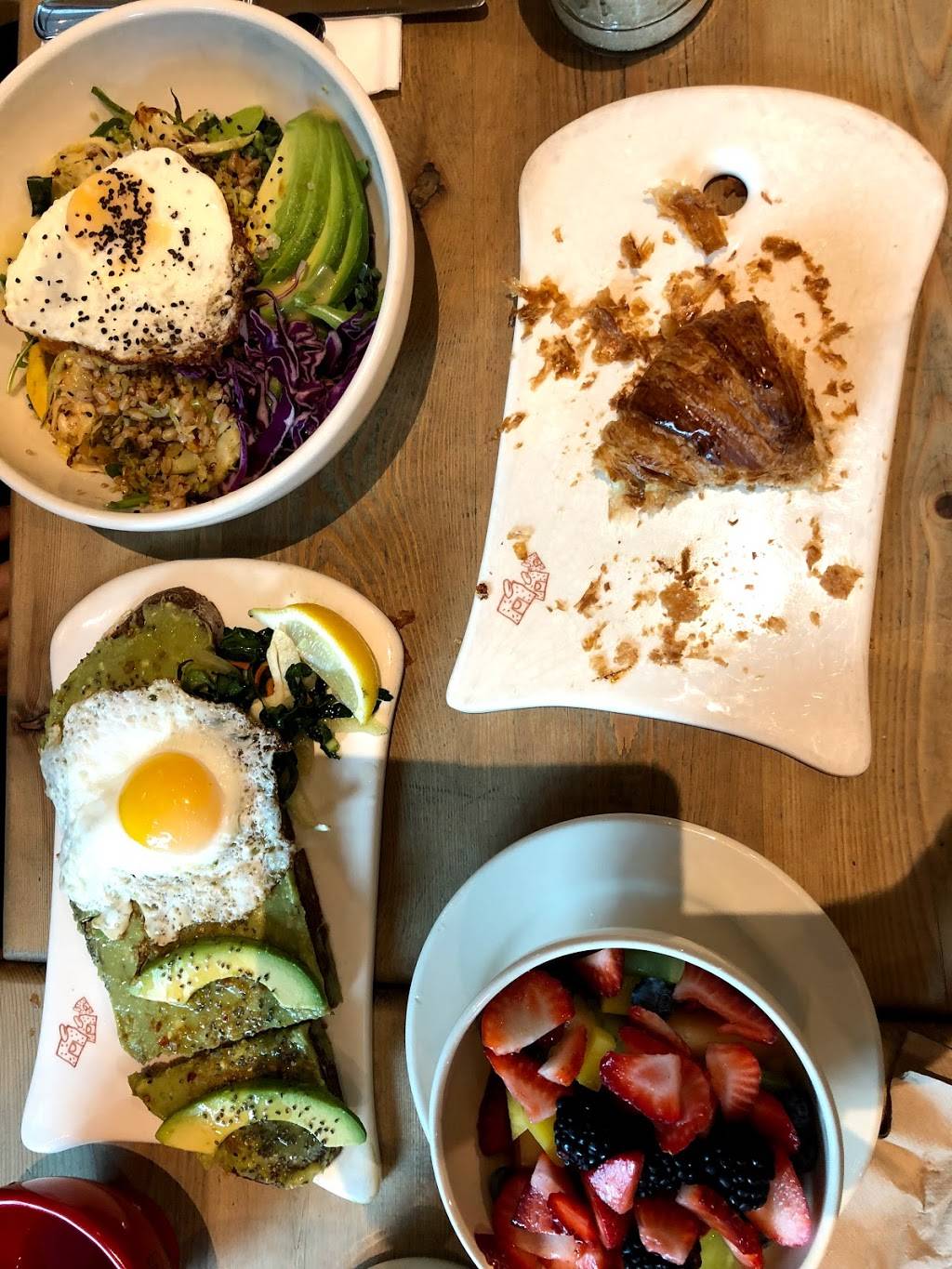 Le Pain Quotidien | restaurant | 6360 Topanga Canyon Blvd Ste 1200, Woodland Hills, CA 91367, USA | 8186769733 OR +1 818-676-9733