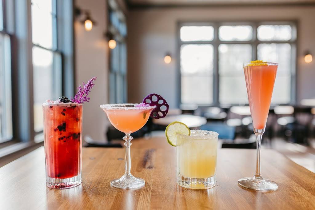 Weathervane | restaurant | 117 Clubhouse Dr, Weymouth, MA 02190, USA | 7818121723 OR +1 781-812-1723