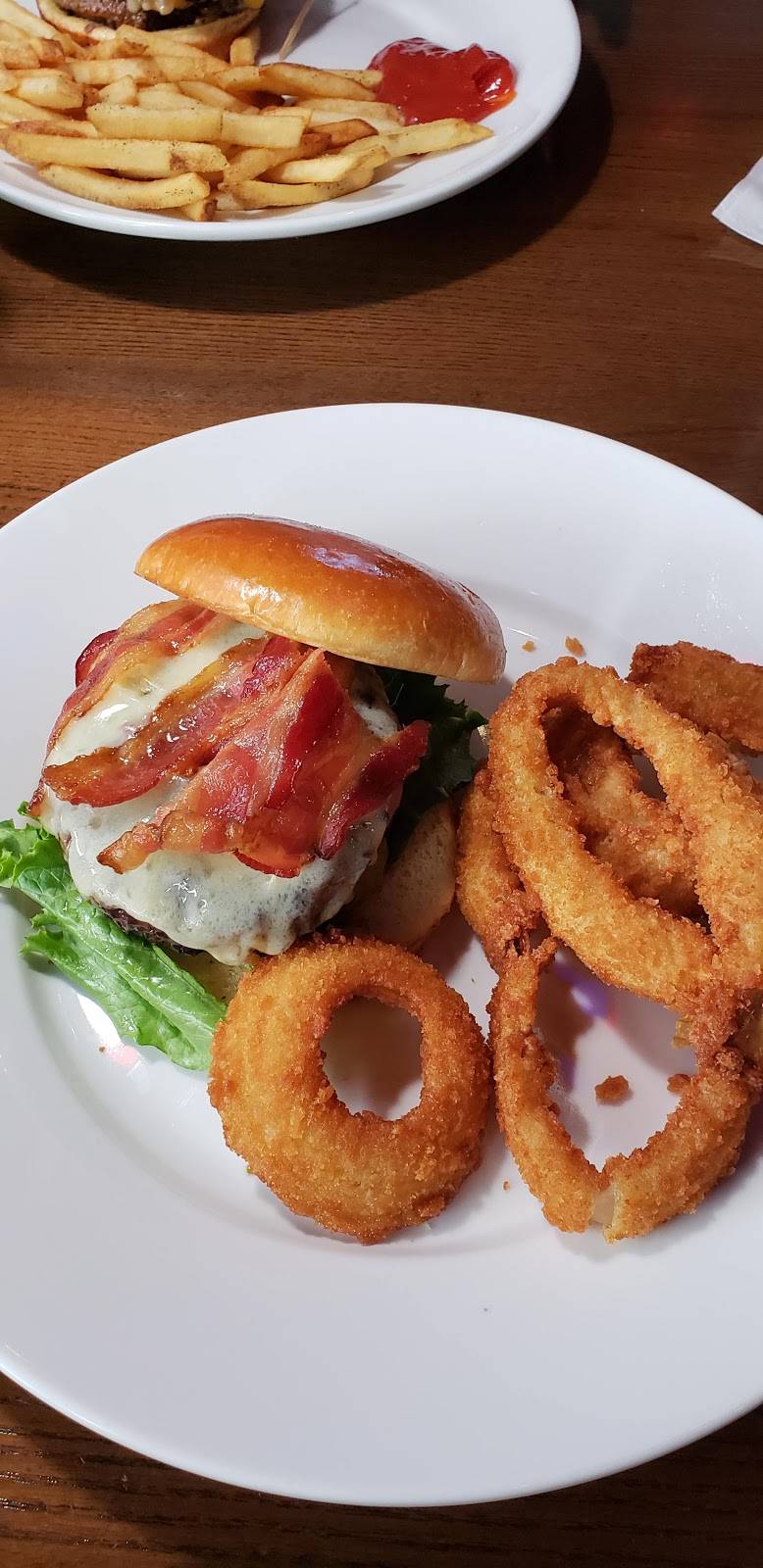 TGI Fridays | restaurant | 455 State Rd, North Dartmouth, MA 02747, USA | 5089841083 OR +1 508-984-1083