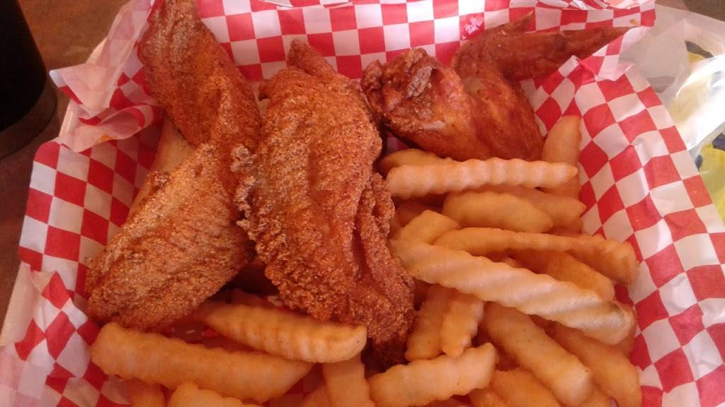 Helens Hot Chicken | restaurant | 8378, 413 E Round Grove Rd, Lewisville, TX 75067, USA | 9725375849 OR +1 972-537-5849