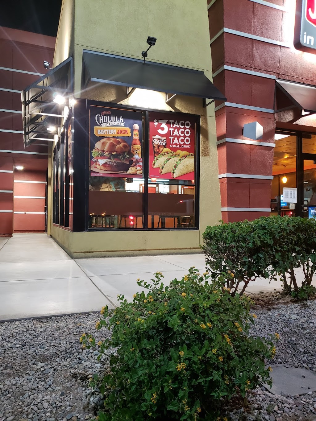 Jack in the Box | restaurant | 2499 Cottonwood Dr, El Centro, CA 92243, USA | 7603378959 OR +1 760-337-8959