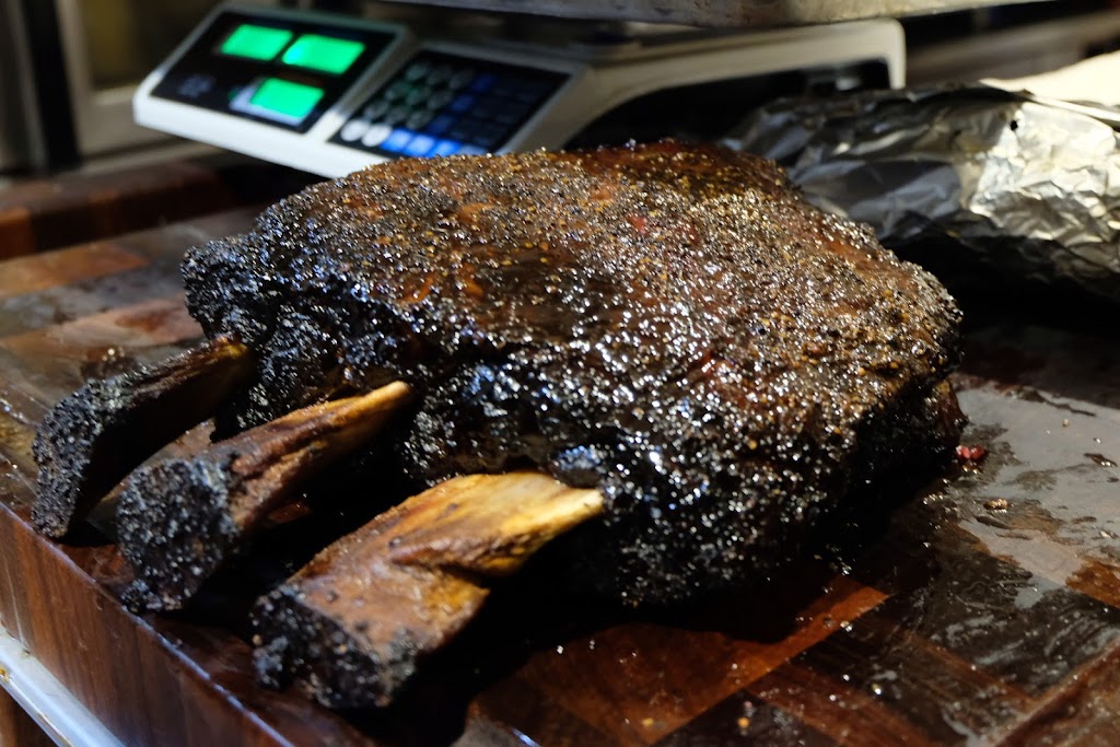 Ruff house bbq | restaurant | 1888 E Thompson Blvd, Ventura, CA 93001, USA | 8053721836 OR +1 805-372-1836