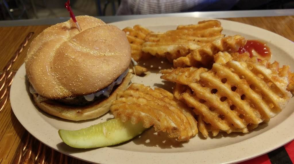 Last Chance Bar & Grill | restaurant | 2713 W Second St, Peoria, IL 61615, USA | 3092435036 OR +1 309-243-5036