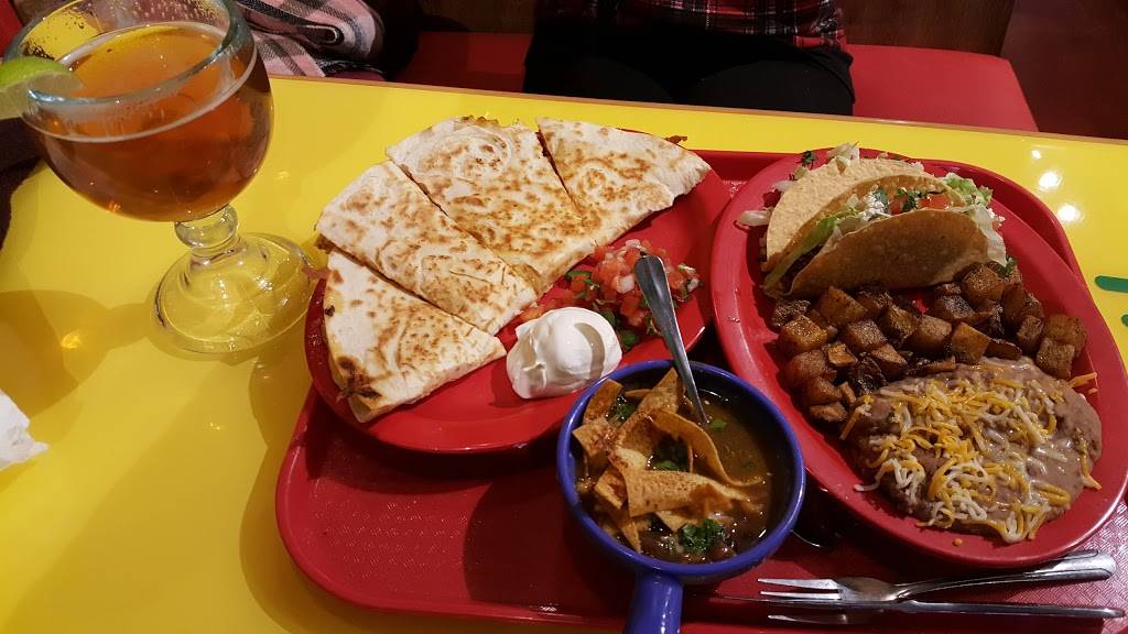 Fuzzys Taco Shop | restaurant | 2420 Lincoln Way Suite 103, Ames, IA 50014, USA | 5152928226 OR +1 515-292-8226