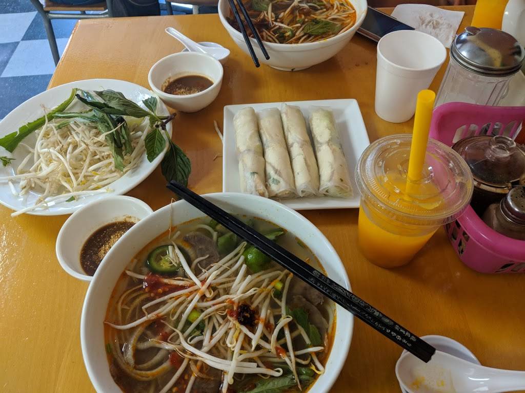 Pho Hong Thom | restaurant | 48 Wood Ave, Bridgeport, CT 06605, USA | 2036901533 OR +1 203-690-1533