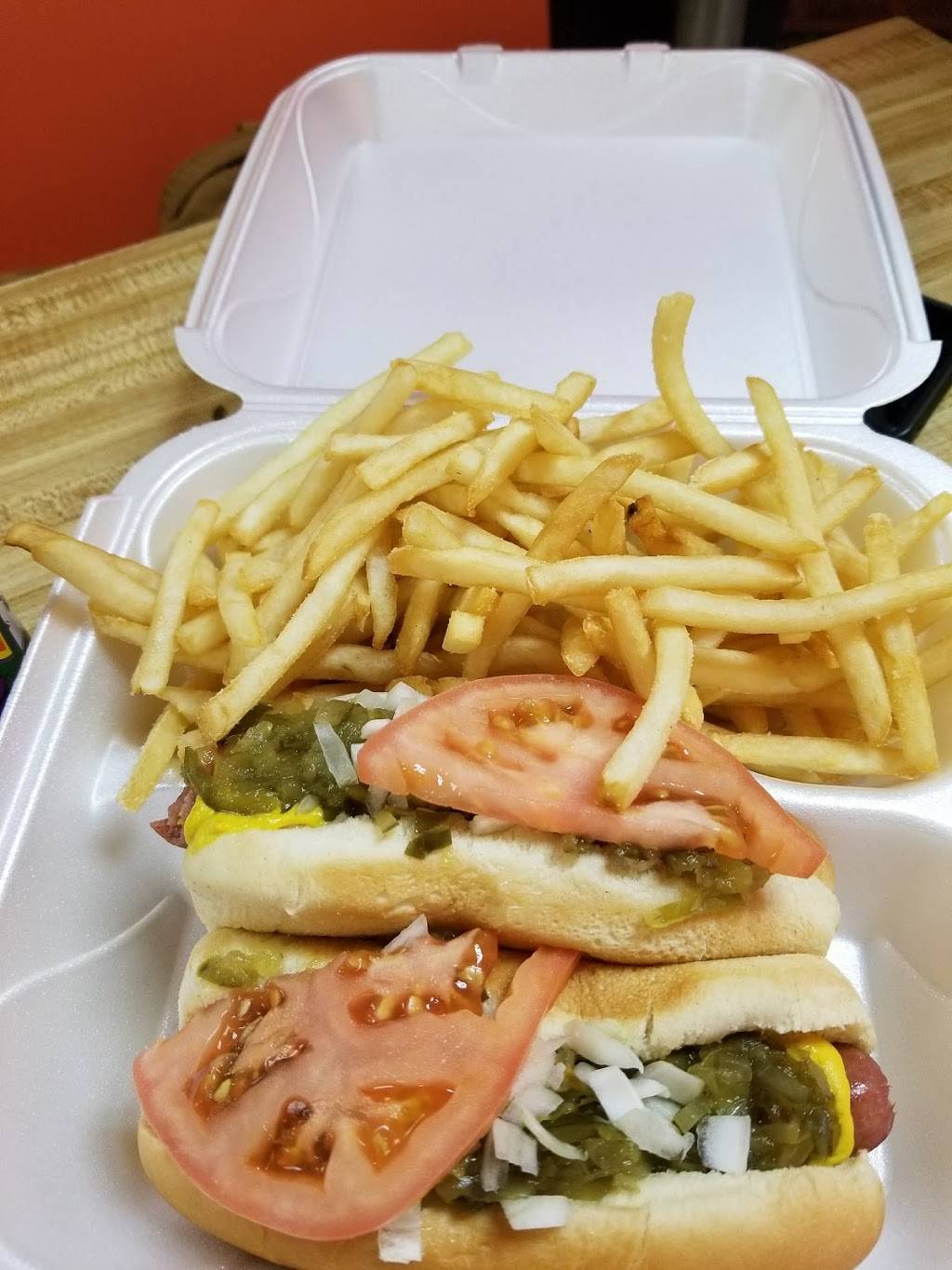 Little Dennis | restaurant | 3007 W 63rd St, Chicago, IL 60629, USA | 7737769571 OR +1 773-776-9571