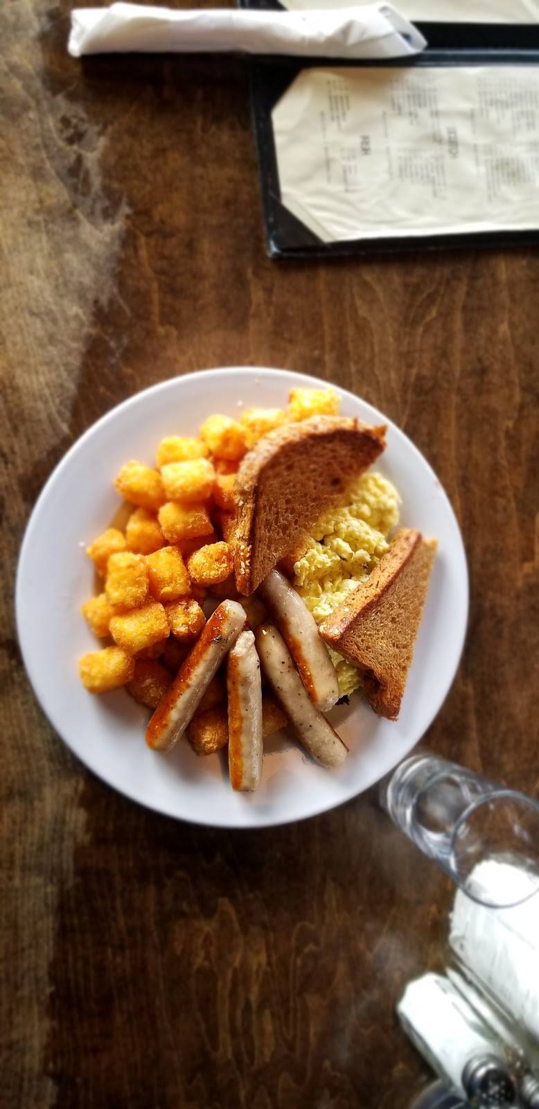 The Rocking Horse | restaurant | 2535 N Milwaukee Ave, Chicago, IL 60647, USA | 7734860011 OR +1 773-486-0011