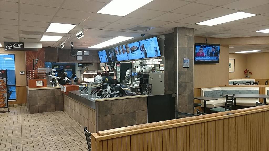 McDonalds | cafe | 303 S Main St, Blackstone, VA 23824, USA | 4342924977 OR +1 434-292-4977