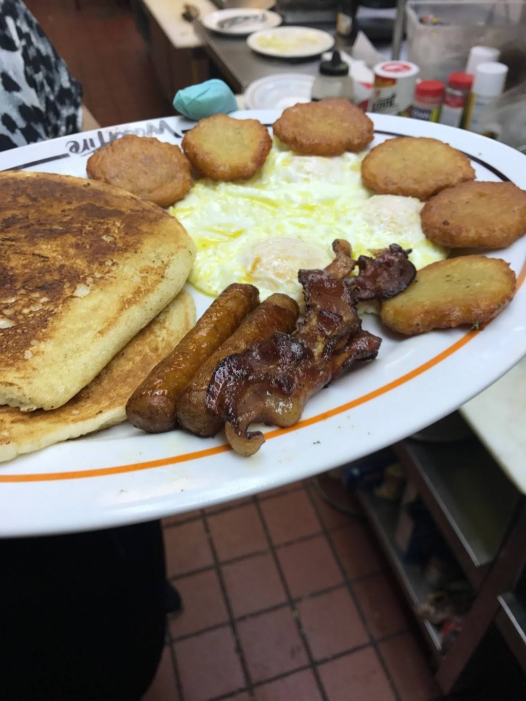 Mama Maria Family Restaurant | restaurant | 500 W Aurora Rd suite 205, Northfield, OH 44067, USA | 3307484231 OR +1 330-748-4231