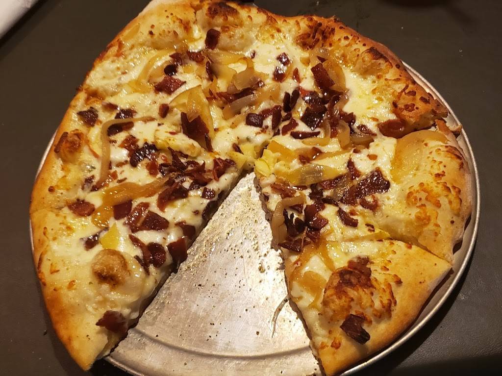 The Draught Room | restaurant | 46 Diamond Run Mall Pl #100, Rutland, VT 05701, USA | 8028558709 OR +1 802-855-8709