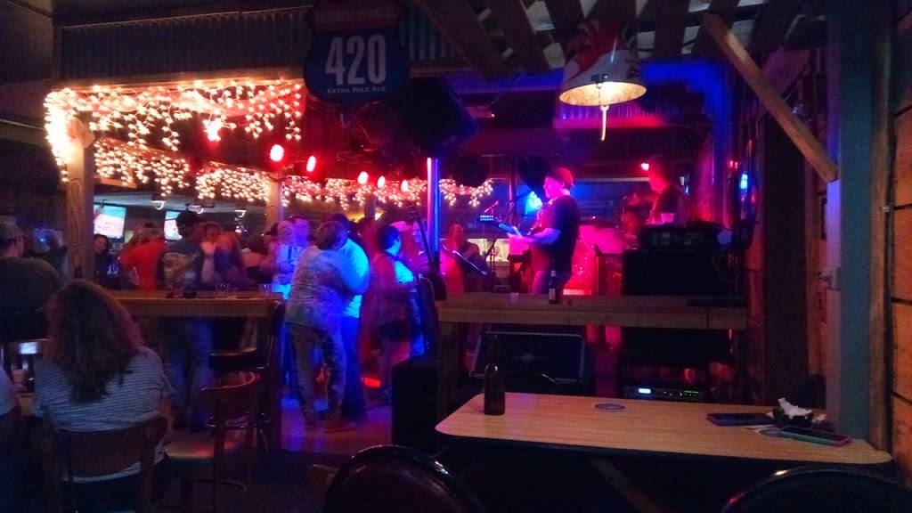 Dee Fords West | restaurant | 1960 McCaig Rd, Lincoln, AL 35096, USA | 2057630202 OR +1 205-763-0202