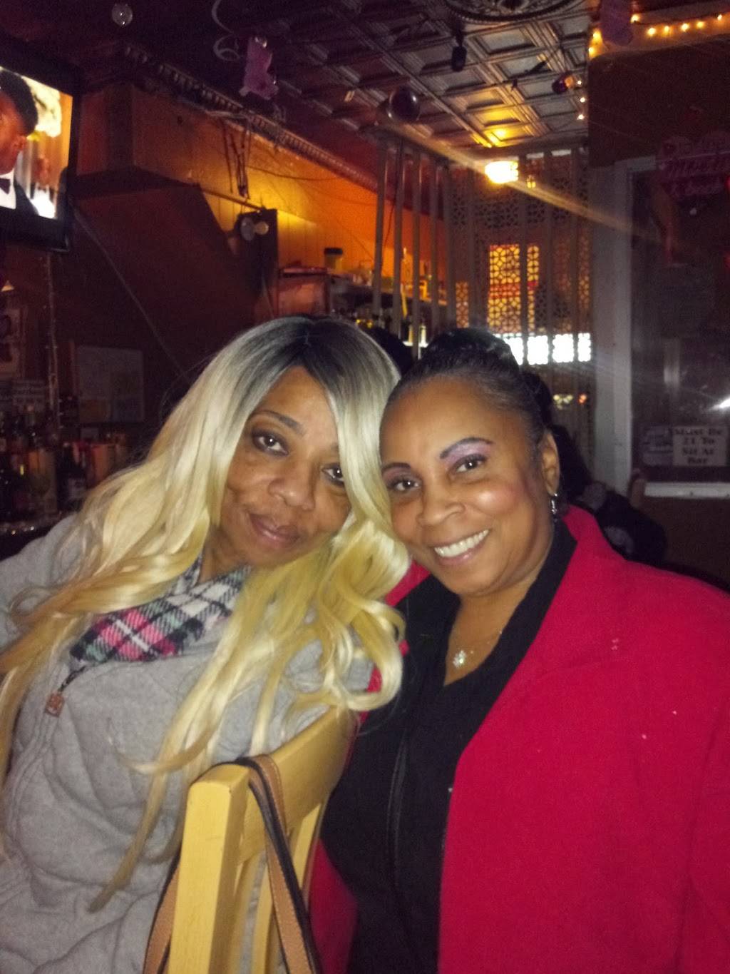 The Winston Lounge | restaurant | 2343 E Monument St, Baltimore, MD 21205, USA | 4107321008 OR +1 410-732-1008