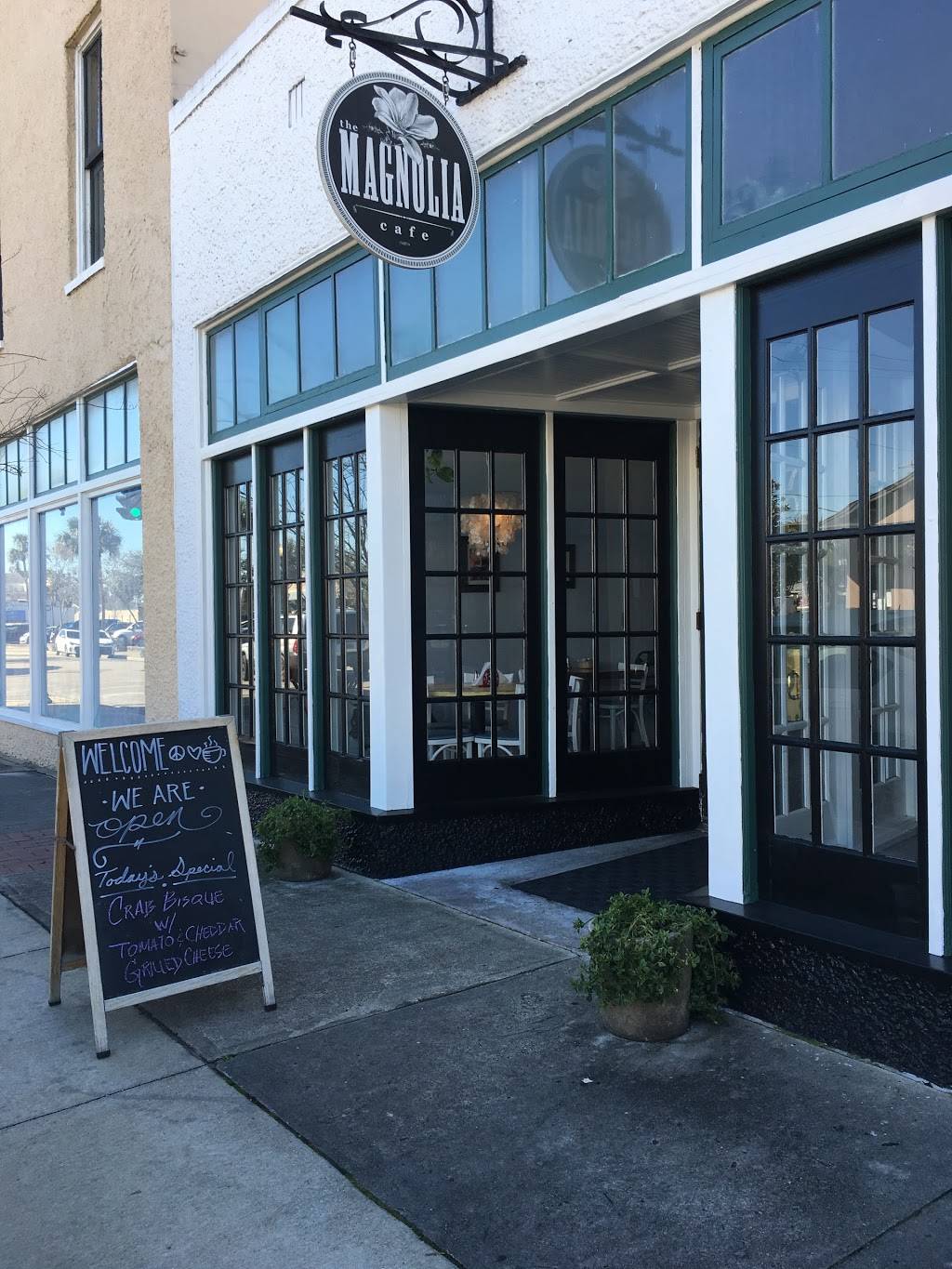 The Magnolia Cafe of Palatka LLC | cafe | 705 St Johns Ave, Palatka, FL 32177, USA | 3865302740 OR +1 386-530-2740