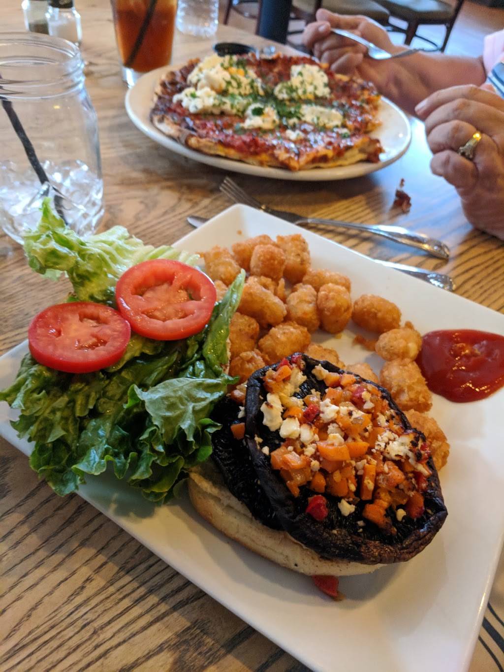 Revolution | restaurant | 2190 Broad St, Cranston, RI 02905, USA | 4017808700 OR +1 401-780-8700