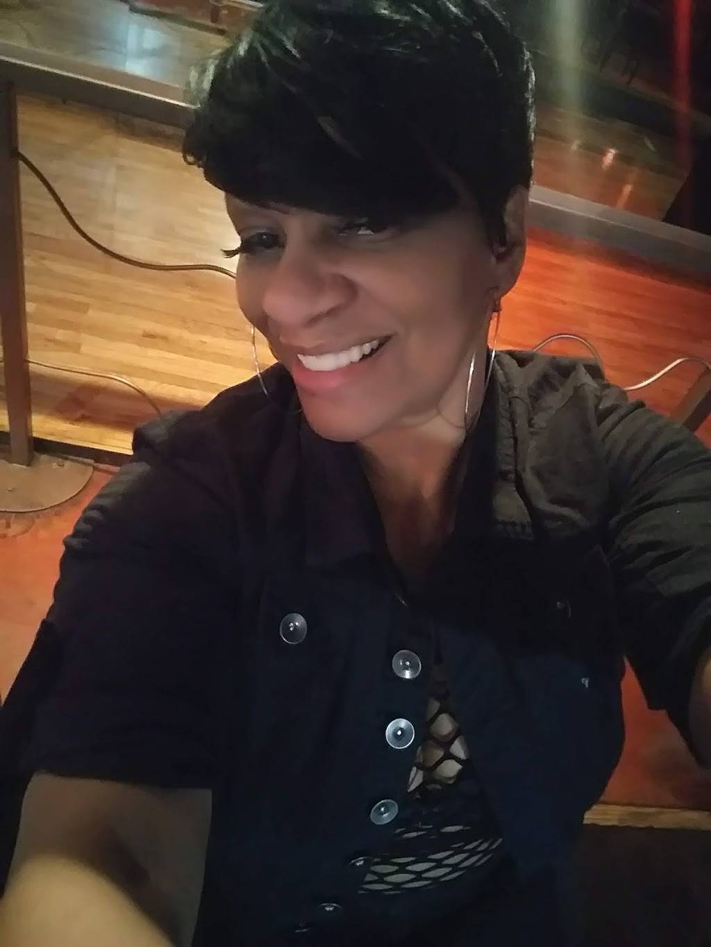 Lola Maes Bistro & Bar | restaurant | 15418 Schoolcraft, Detroit, MI 48227, USA | 3132735239 OR +1 313-273-5239