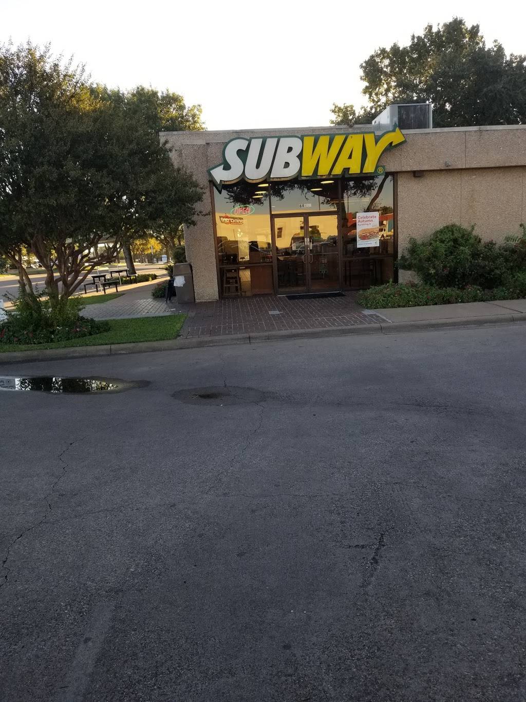 Subway Restaurants | restaurant | 6402 E Mockingbird Ln Ste A, Dallas, TX 75214, USA | 2148269898 OR +1 214-826-9898