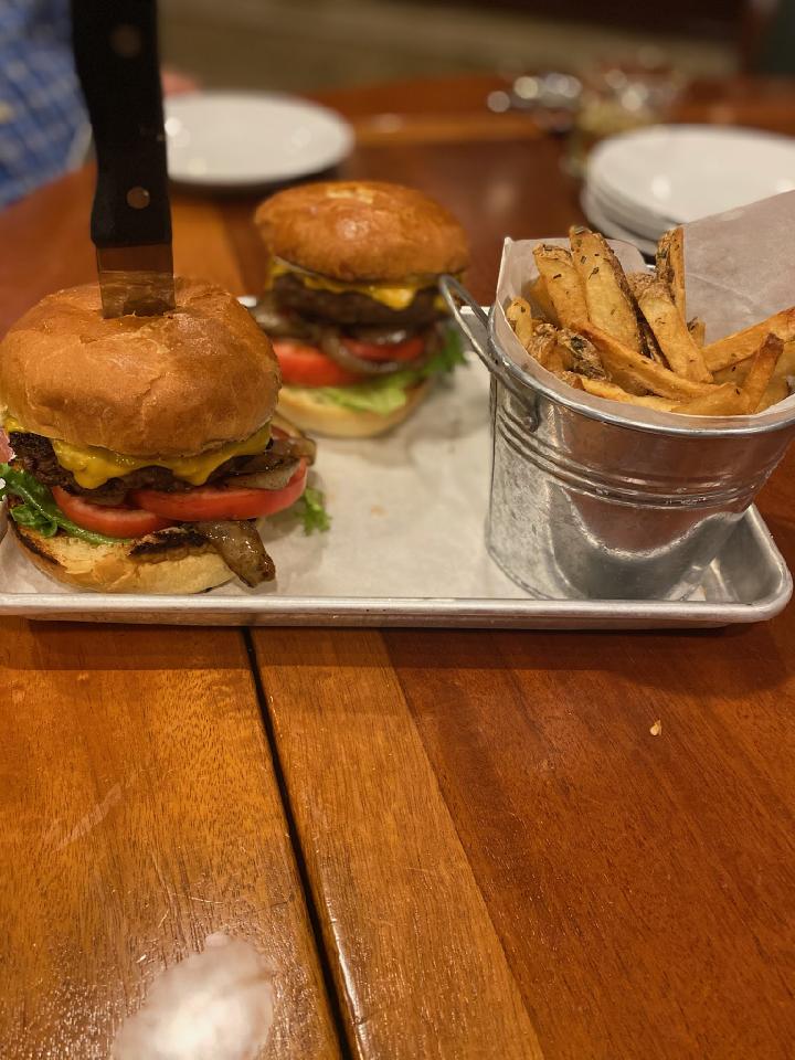 The Tavern of Mayfield | restaurant | 6088 Mayfield Rd, Mayfield Heights, OH 44124, USA | 2168965600 OR +1 216-896-5600