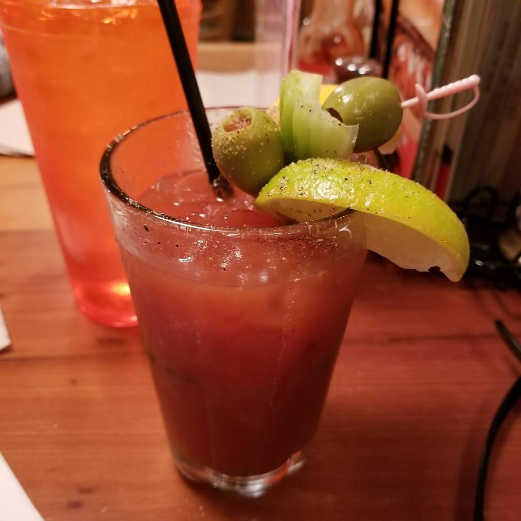 Hooters | restaurant | 17060 Torrence Ave, Lansing, IL 60438, USA | 7088890446 OR +1 708-889-0446