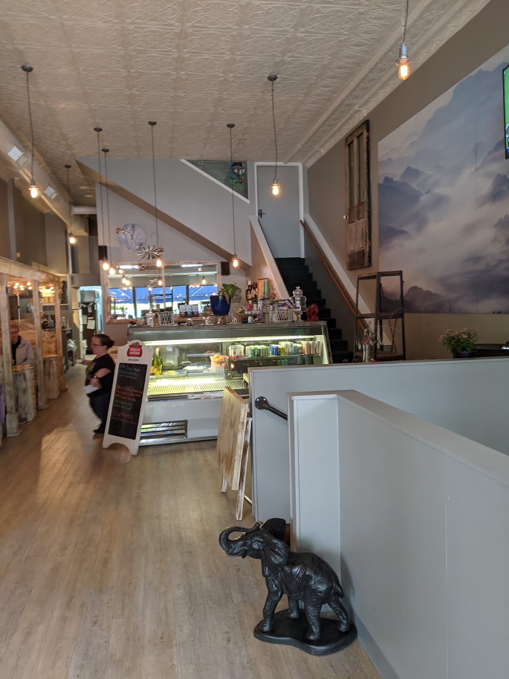 The Relish Tray Bistro & Speakeasy | restaurant | 106 4th Ave, Baraboo, WI 53913, USA | 6083937206 OR +1 608-393-7206