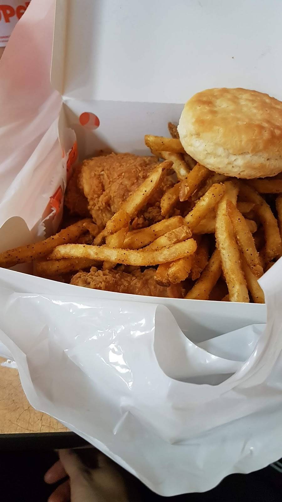 Popeyes Louisiana Kitchen | restaurant | 9830 Markham Rd, Markham, ON L6E 0H7, Canada | 9052011786 OR +1 905-201-1786