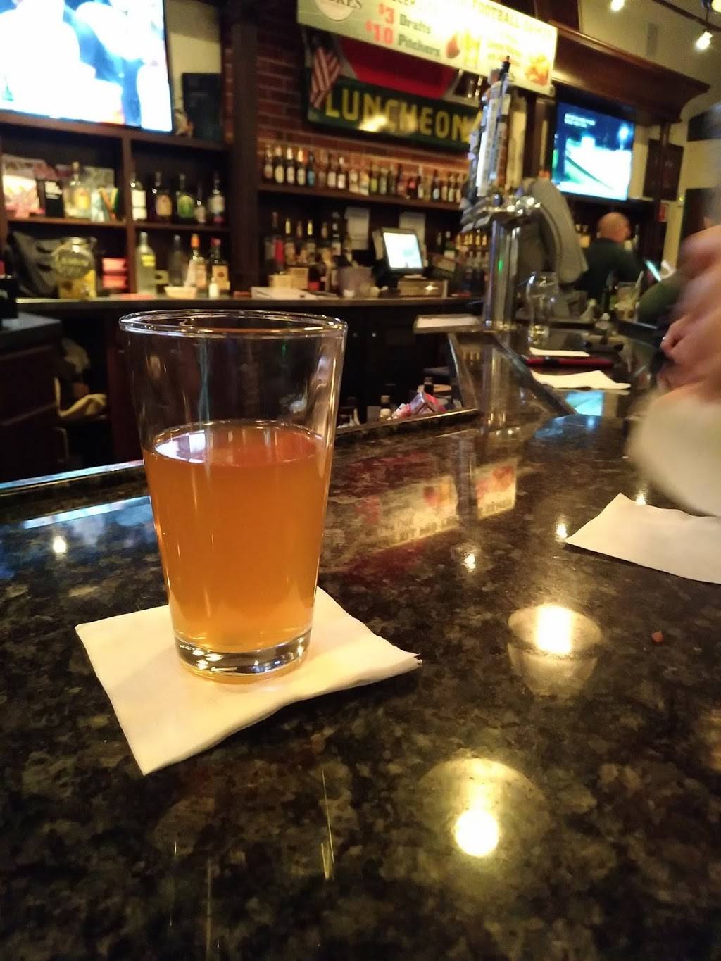 Archie Moores Bar & Restaurant | restaurant | 17 Elizabeth St, Derby, CT 06418, USA | 2037323255 OR +1 203-732-3255