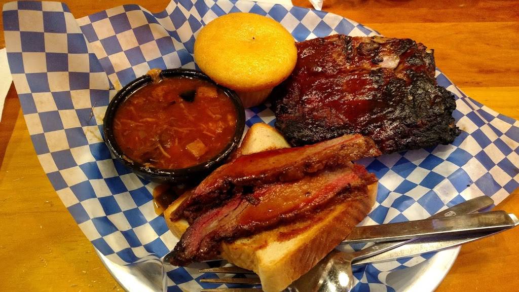 Famous Daves Bar-B-Que | restaurant | 8330 Razorback Rd, Colorado Springs, CO 80920, USA | 7192656227 OR +1 719-265-6227