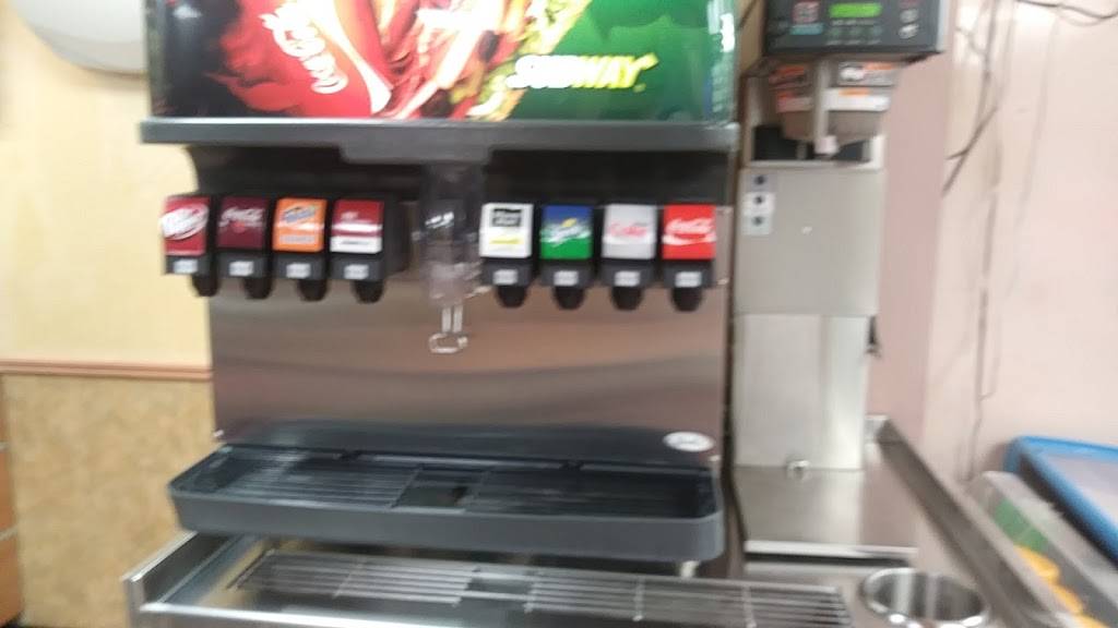 Subway | restaurant | 5000 Peck Rd, Croswell, MI 48422, USA | 8106792290 OR +1 810-679-2290