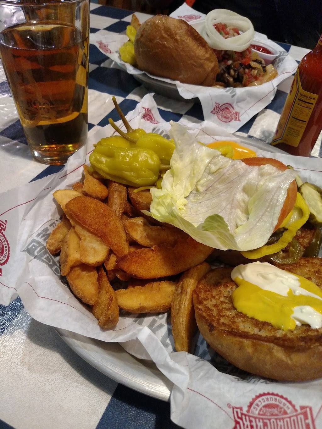 Fuddruckers | restaurant | 5614 Bay St #232, Emeryville, CA 94608, USA | 5106555902 OR +1 510-655-5902