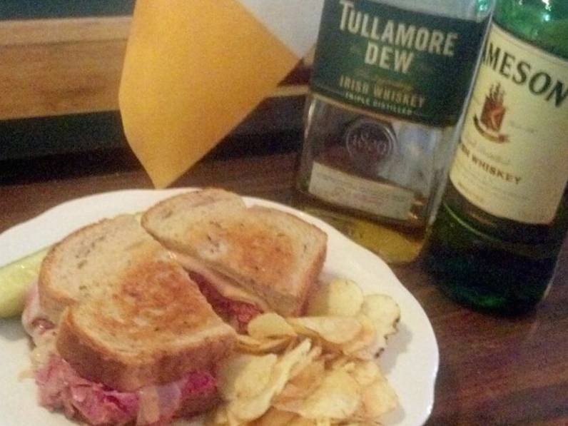 Jack Ryans Tavern | restaurant | 825 Atlantic Ave, Rochester, NY 14609, USA | 5852889037 OR +1 585-288-9037