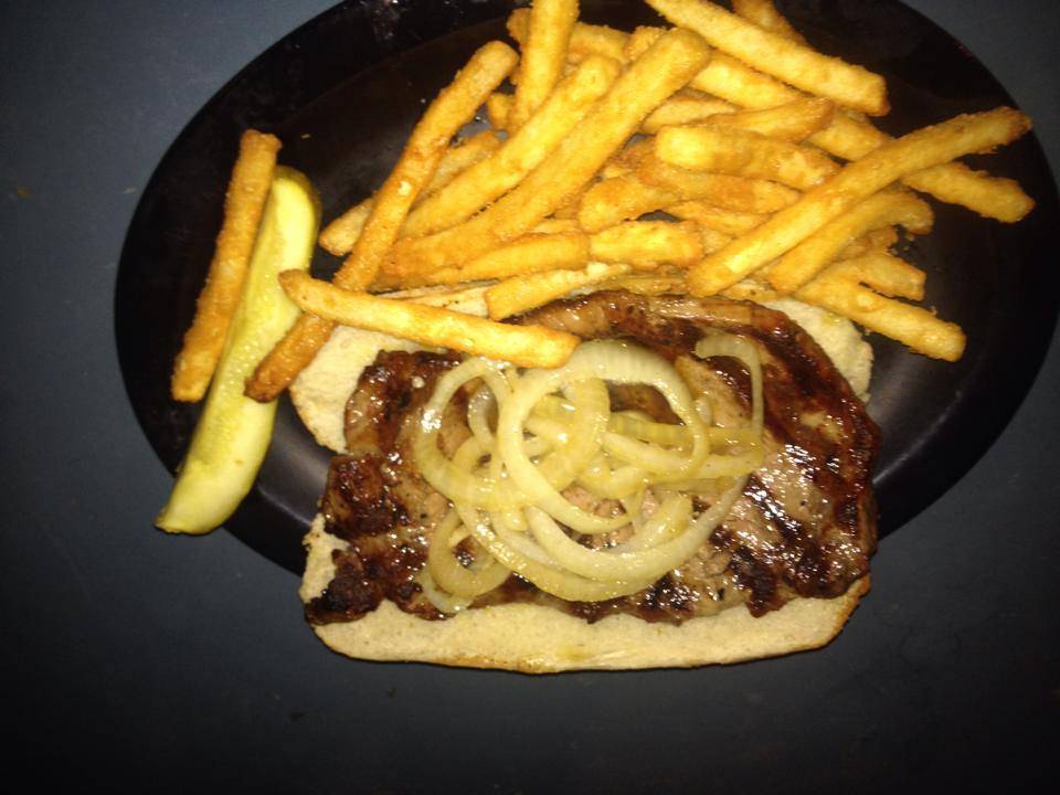 Alton Sports Tap | restaurant | 3812 College Ave, Alton, IL 62002, USA | 6184652539 OR +1 618-465-2539