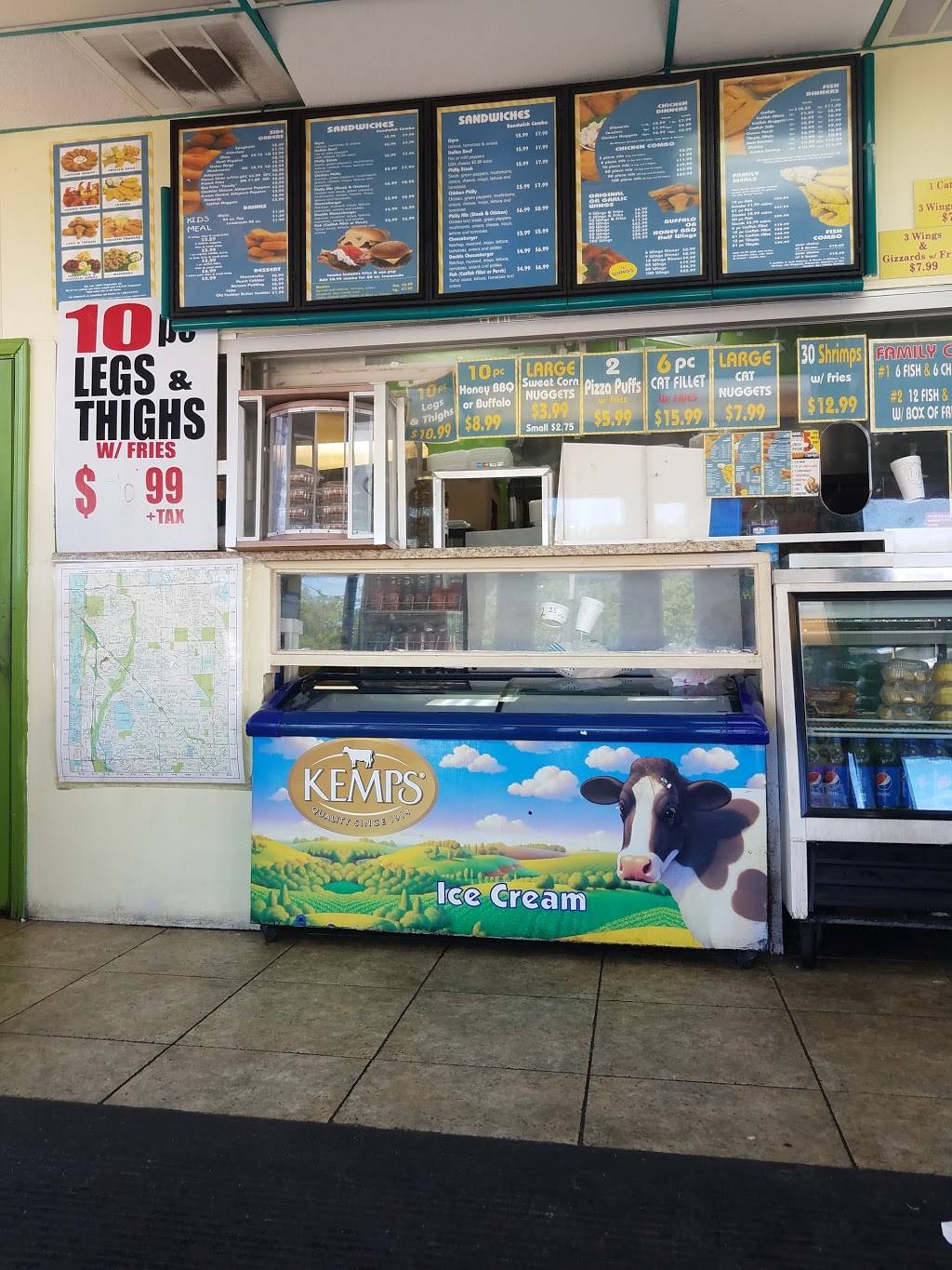 Sharks Fish & Chicken On 76 Street | restaurant | 5653 N 76th St, Milwaukee, WI 53218, USA | 4144661455 OR +1 414-466-1455