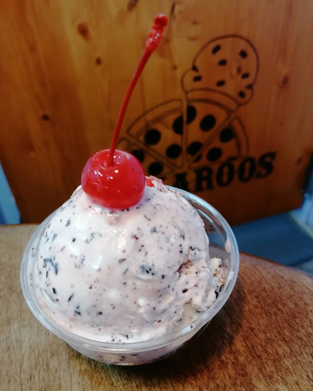 Buckaroos Slices & Scoops | restaurant | 1518 E Main St, Montrose, CO 81401, USA | 9707879437 OR +1 970-787-9437