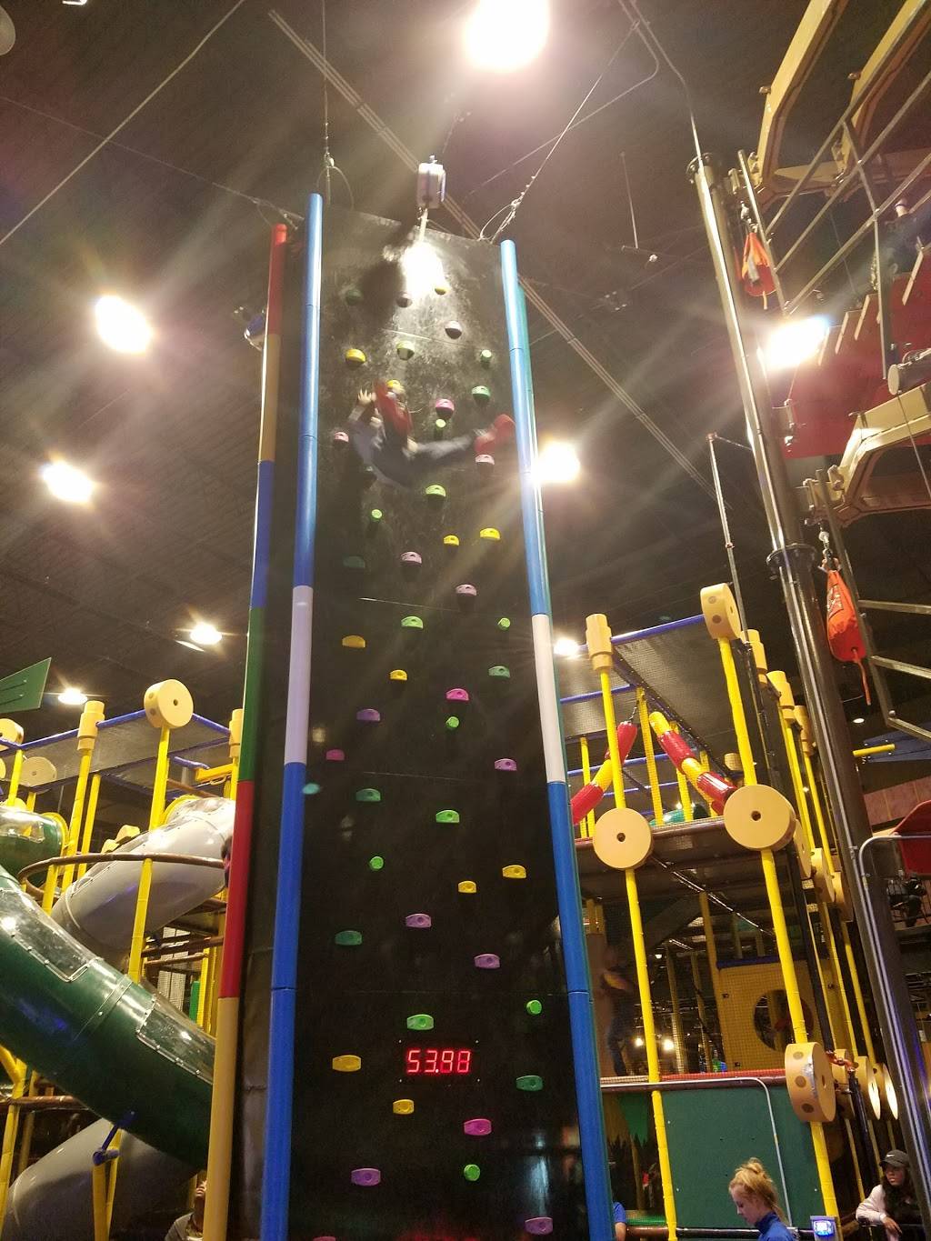 Gizmos Fun Factory | restaurant | 66 Orland Square Dr, Orland Park, IL 60462, USA | 7089498948 OR +1 708-949-8948