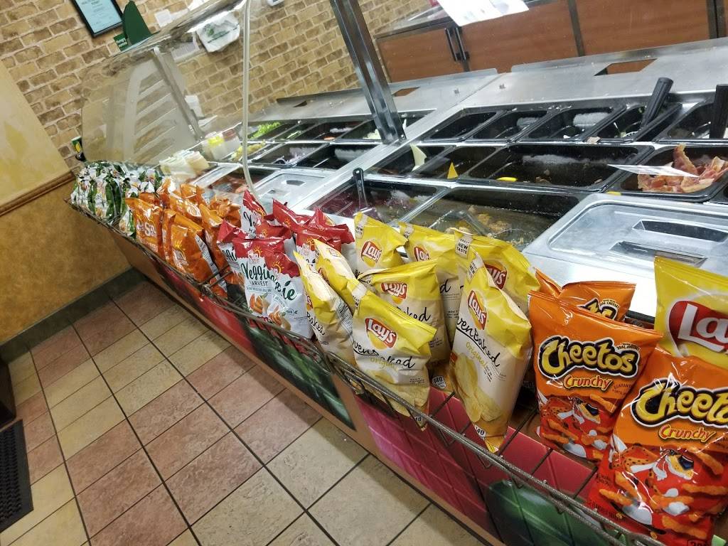 Subway | meal takeaway | 18921 E Valley View Pkwy Lot 4A, Suite A, Independence, MO 64055, USA | 8167958037 OR +1 816-795-8037