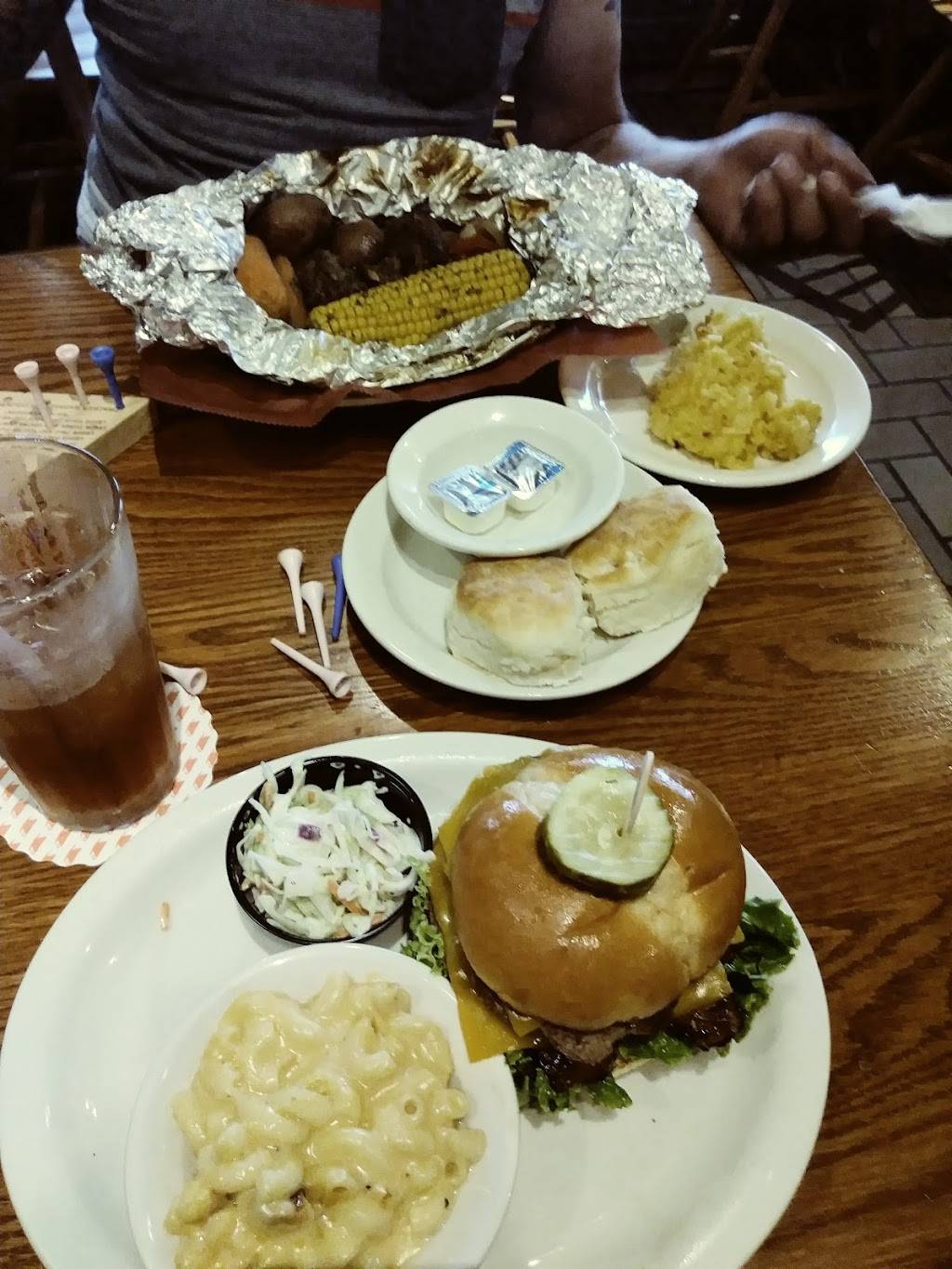 Cracker Barrel Old Country Store | restaurant | 800 N Interstate Dr, Norman, OK 73072, USA | 4053603117 OR +1 405-360-3117