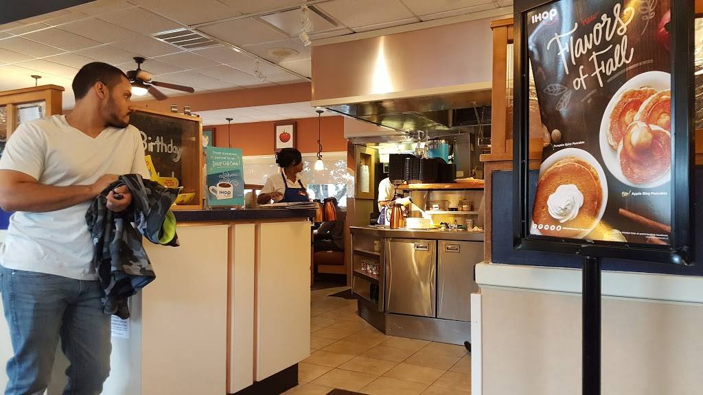 IHOP | restaurant | 37-13 Broadway, Fair Lawn, NJ 07410, USA | 2017912626 OR +1 201-791-2626