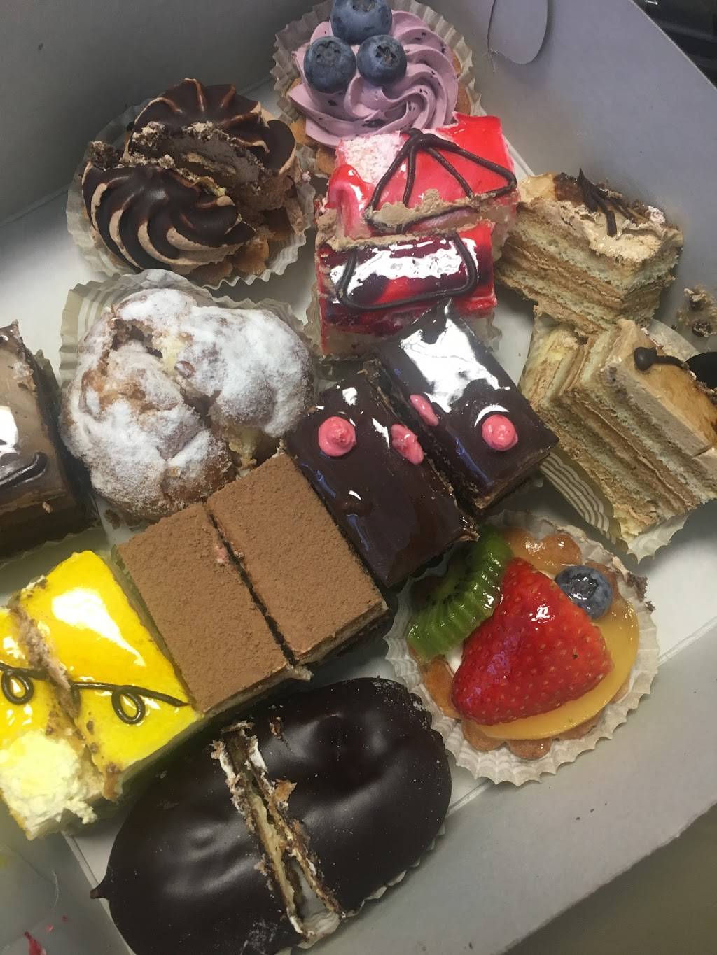 Unique Pastry | bakery | 18381 Ventura Blvd, Tarzana, CA 91356, USA | 8187573100 OR +1 818-757-3100